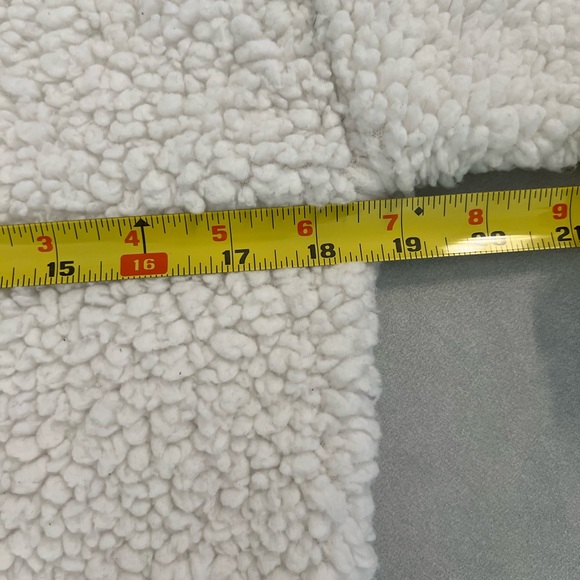 2 sherpas soft 3/4 zip shirts. XS w Stretch. 1 black 1 white - Picture 4 of 7